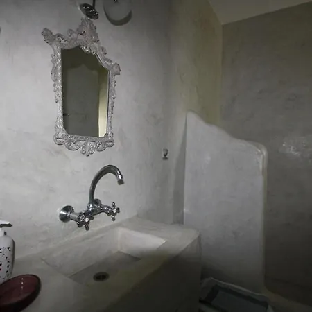 Elpida Villa *